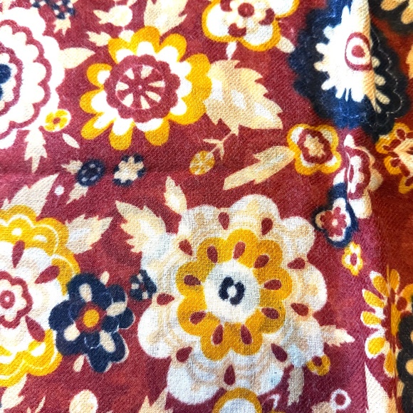 Unisex burgundy and cream floral lightweight pure wool scarf NWT - Picture 3 of 8